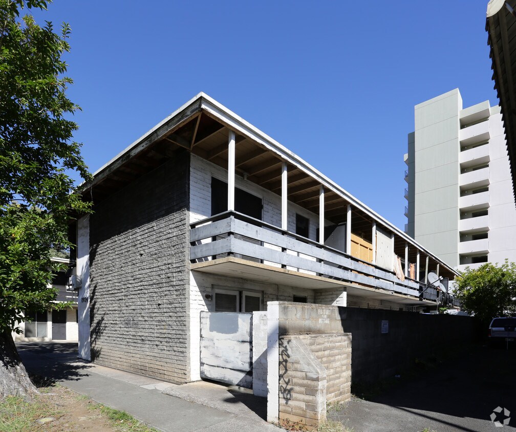 Building Photo - 2024 Kapiolani Blvd