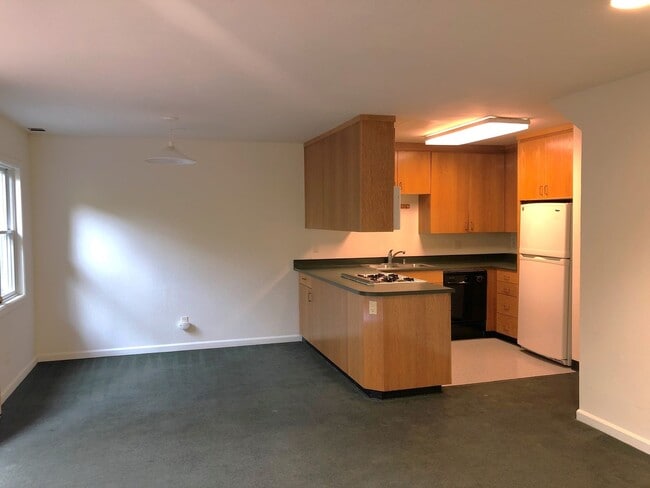 Building Photo - COMING SOON-Spacious 4 bedroom with 3 full bathrooms. Well maintained, private 4-plex with large ...