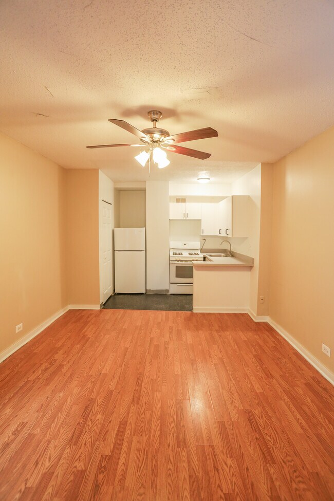 Foto del edificio - 911 W Lawrence Ave