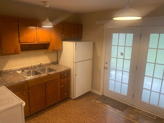 Building Photo - 3113 Erskine Dr