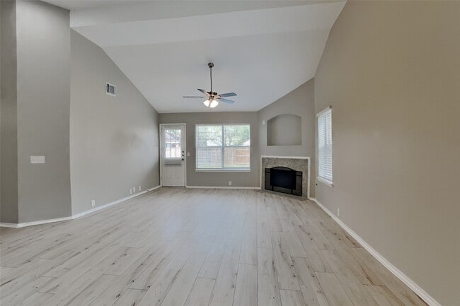 Building Photo - 6011 Baldwin Elm St