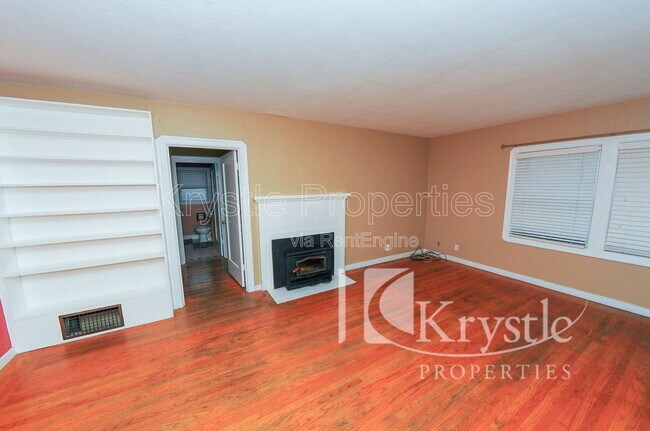 Foto del edificio - 8 Fairview Ave