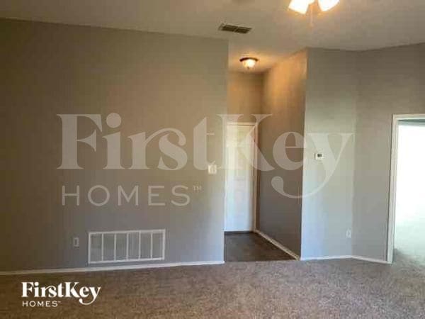 Building Photo - 729 Dema Ln
