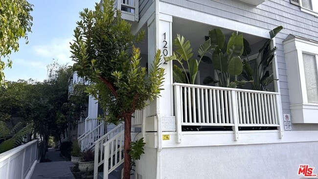 Building Photo - 1202 Tennyson St