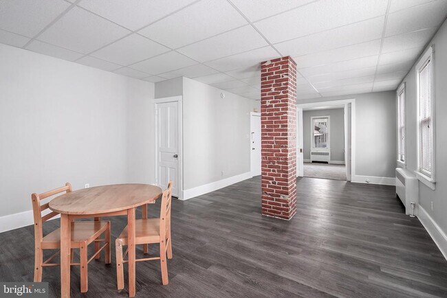 Building Photo - 243 Conover St