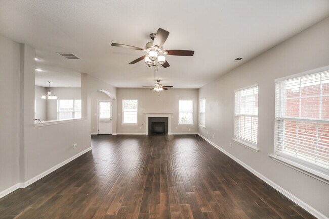 Foto del edificio - 7310 Green Ash Dr