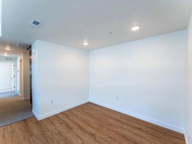 Building Photo - 8362 S Iris Lumi Ln