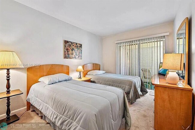 Foto del edificio - 2400 Lake Osborne Dr