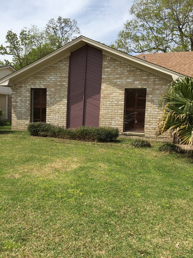 Building Photo - 5675 Clint Ln