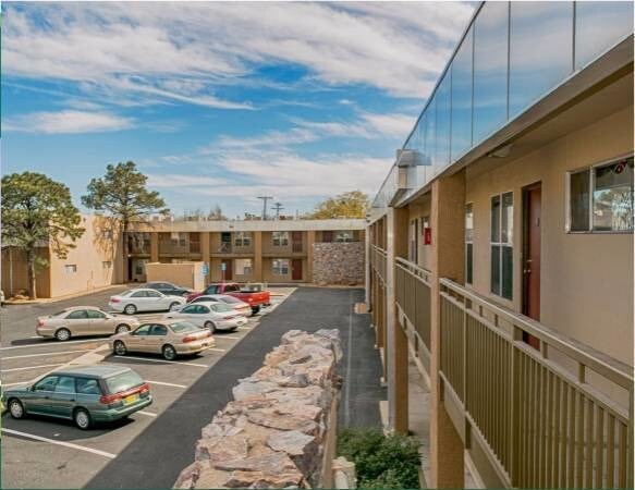 Building Photo - 2 Bedroom, Available Now! First Month Free**