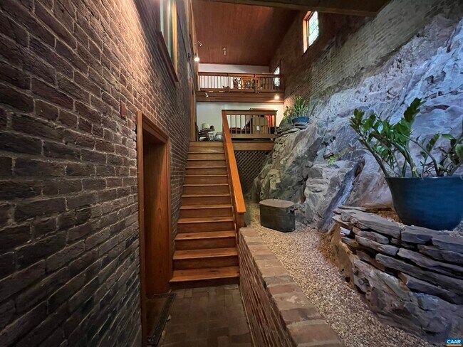 Foto del edificio - 1915 E Market St