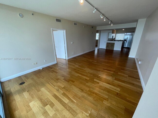 Building Photo - 601 NE 36th St