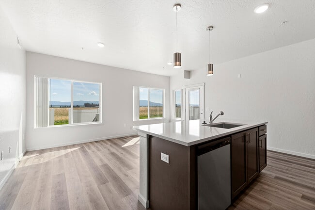 1BR, 1BA - 761SF - Kitchen/Living - Residence at Corbin Crossing