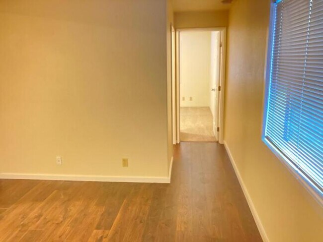 Building Photo - 1 bedroom in Seattle WA 98117