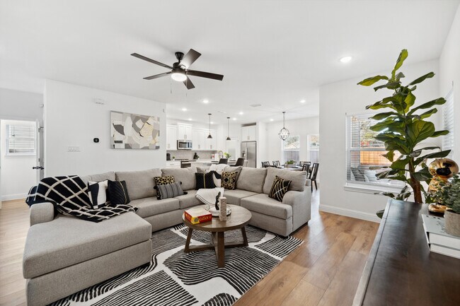 Photo - 3122 Chihuahua Ave House