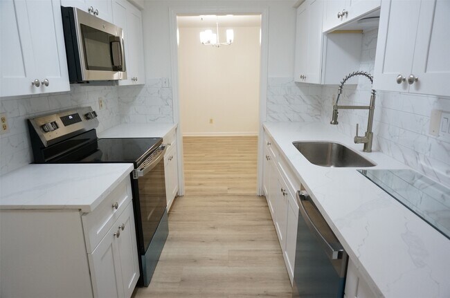 Foto del edificio - 7400 Bellerive Dr