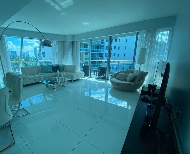 Foto del edificio - 2950 NE 188th St