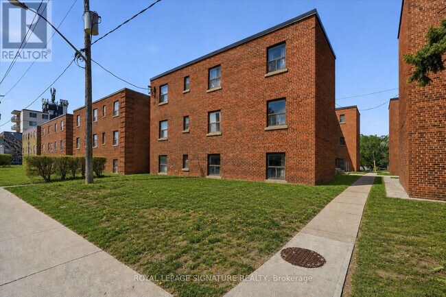 Photo du bâtiment - 1000 O'Connor Dr