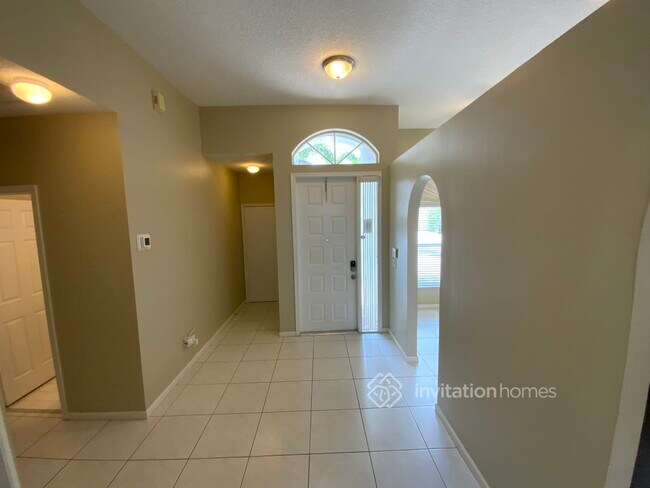 Building Photo - 5255 Ventura Dr