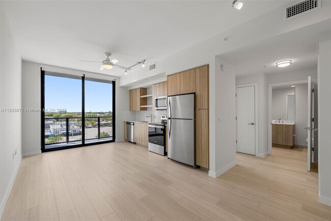 Foto del edificio - 555 NE 8th St
