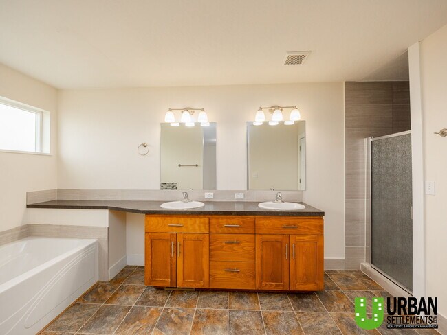 Foto del edificio - 9820 E Knox Ave