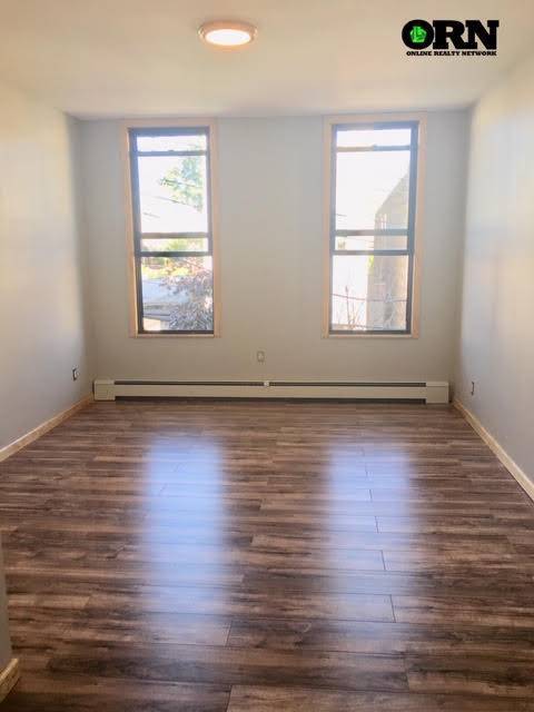 Foto del edificio - 54-38 Nurge Ave