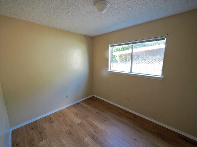 Foto del edificio - 1503 Meadows Dr