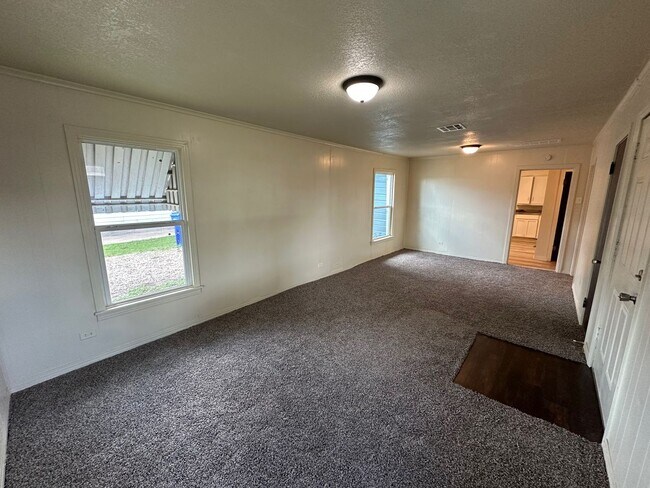 Foto del edificio - 3909 Roselawn Dr
