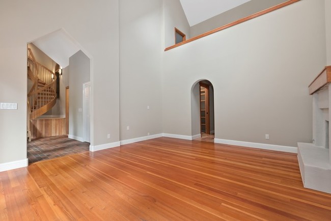 Building Photo - Spectacular Mercer Island Nature Retreat!