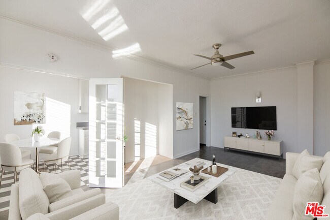 Foto del edificio - 1201 N Crescent Heights Blvd