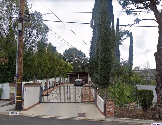 Building Photo - 16350 Mandalay Dr