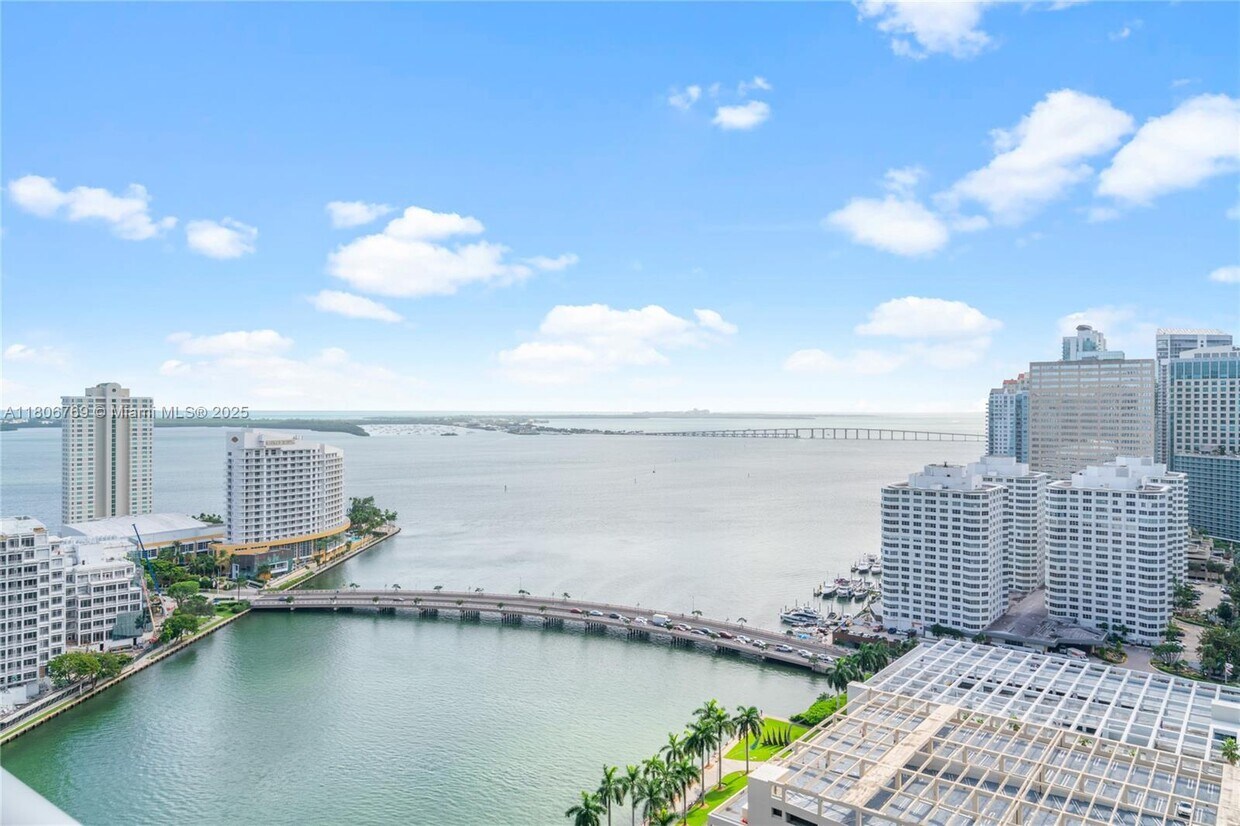 Primary Photo - 495 Brickell Ave