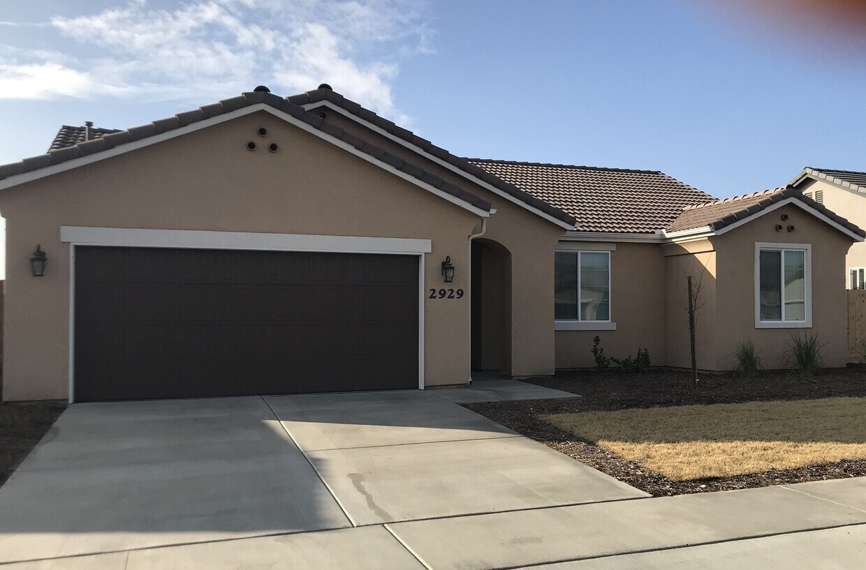 Primary Photo - South East Visalia Newer 4 bedroom 2 bath