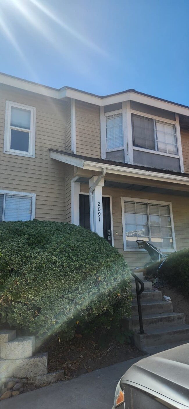Building Photo - 2091 Manzana Way