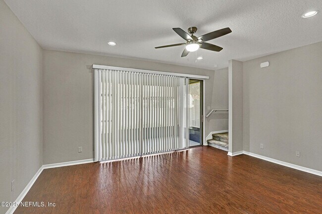 Foto del edificio - 7019 Buroak Ct