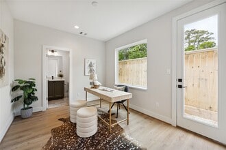 Building Photo - 526 Janisch Rd