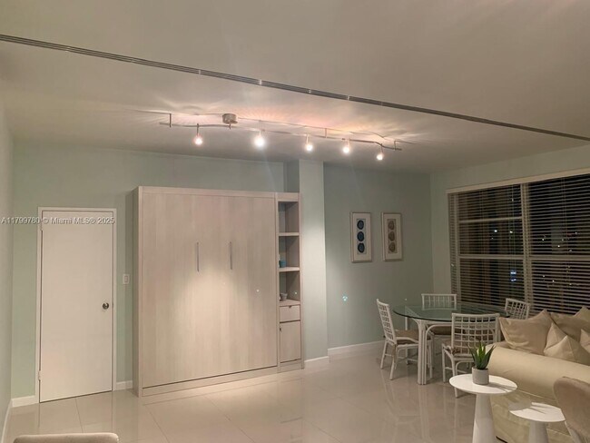 Building Photo - 4925 Collins Ave