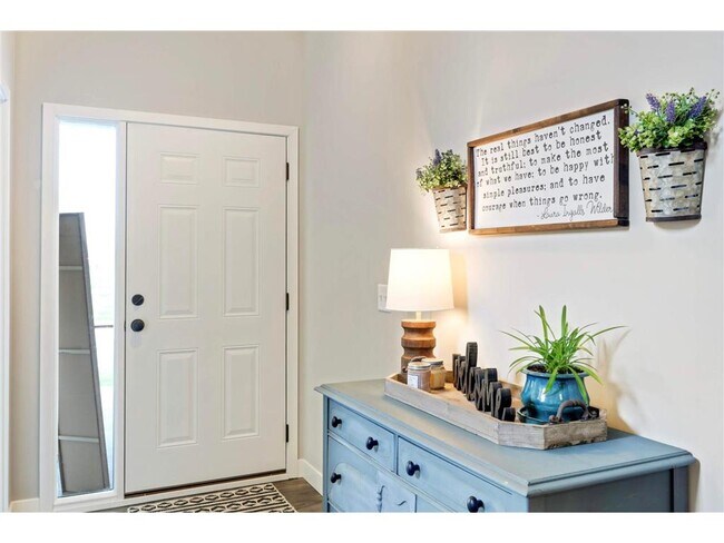 Building Photo - 7328 Kalland Cir NE