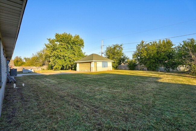 Foto del edificio - 5913 SE 8th St