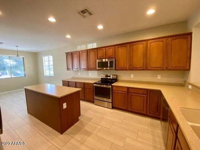 Building Photo - Single Level 4 bedroom, 2 bath home available in Skyline Ranch