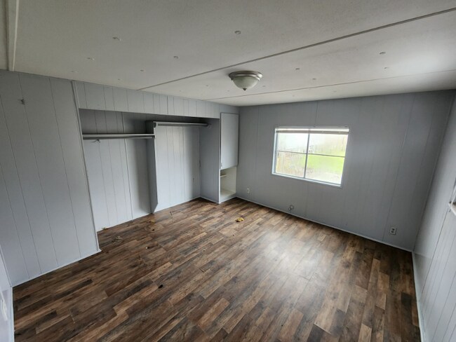 Building Photo - 2050 Sens Rd