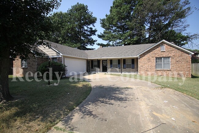 Building Photo - 3235 Fox Chase Dr