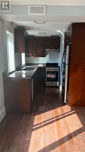Photo du bâtiment - 216-216 Heath St W