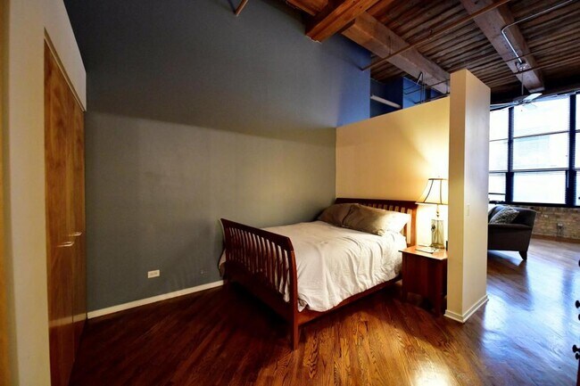 Foto del edificio - 226 N Clinton Street #223