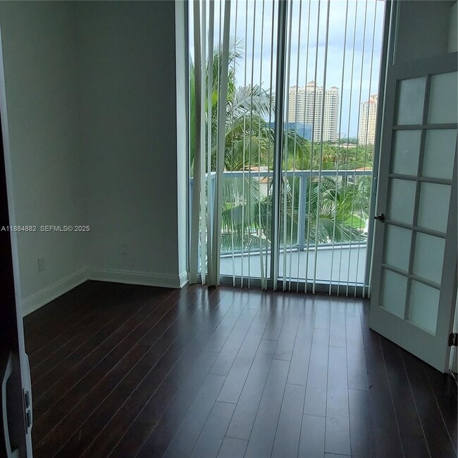 Foto del edificio - 3029 NE 188th St