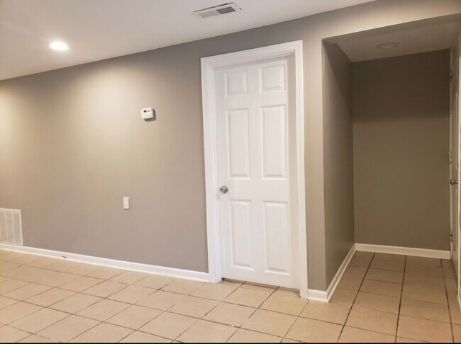 Foto del edificio - 2214 N Mango Ave