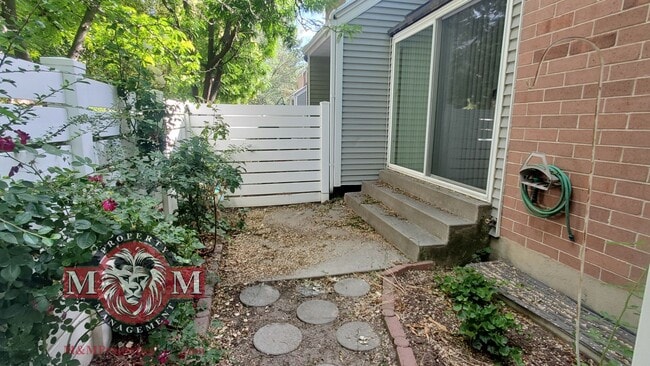 Photo - 4 Bd 2 Bath Townhome Over 2100 sq ft