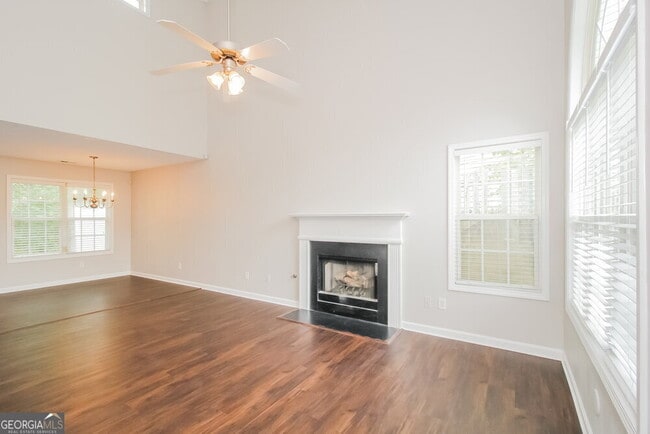 Foto del edificio - 413 Rosemont Ct