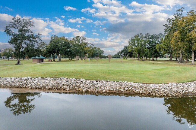 Well maintained greens and ponds can be found at Les Vieux Chenes course, located in Broussard.