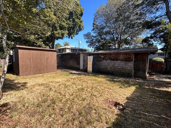 Building Photo - 0161  1212-20 Fredericks/390 Hathway